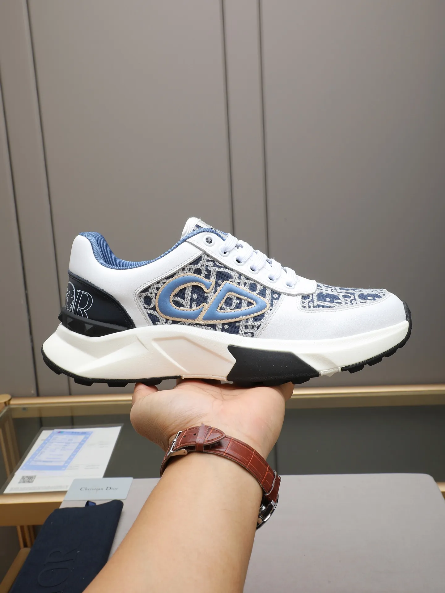 🆕🆕🆕Men's Shoes💰P440 Dior's avant-garde and versatile fashionable men's shoes are privately modeled, calfskin stitched with Dior's special waterproof fabric, fashionable, simple, stylish, eye-catching and classy. It will subvert old ideas and be a must-have for fashionistas who want to spend time with you! Must keep it for yourself! High and comfortable but low, high-end quality workmanship. Code number: 38-44 (45 customized) 4 colors for your choice [kiss][kiss][kiss]